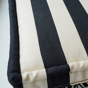 フロアピロー スクエア Thalia Black × Bold Stripe